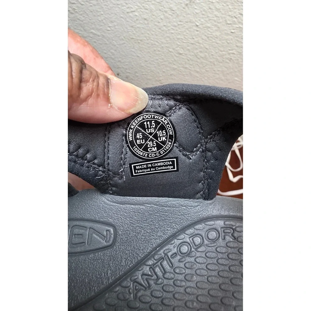 NWOT Keen Clearwater CNX‎ Sandals Mens 11.5 Grey Waterproof Hiking Fisherman Out